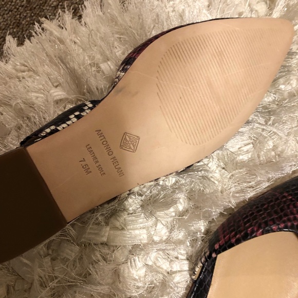 Unfortunately the shoes fits for someone that has small & thin feet lol - Picture 6 of 6